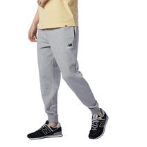 Pantalon New Balance Essentials Graphic Hombre Gris
